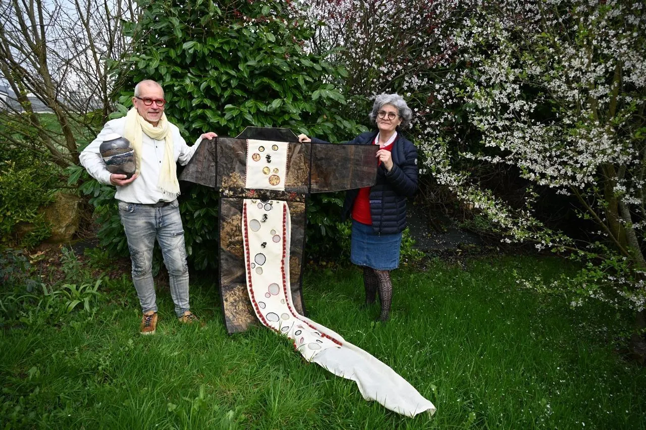 photo alain triballeau sculpteur et geneviève verrier ont préparé leur exposition à quatre mains « au fil de la terre sacrée ». © ouest-france