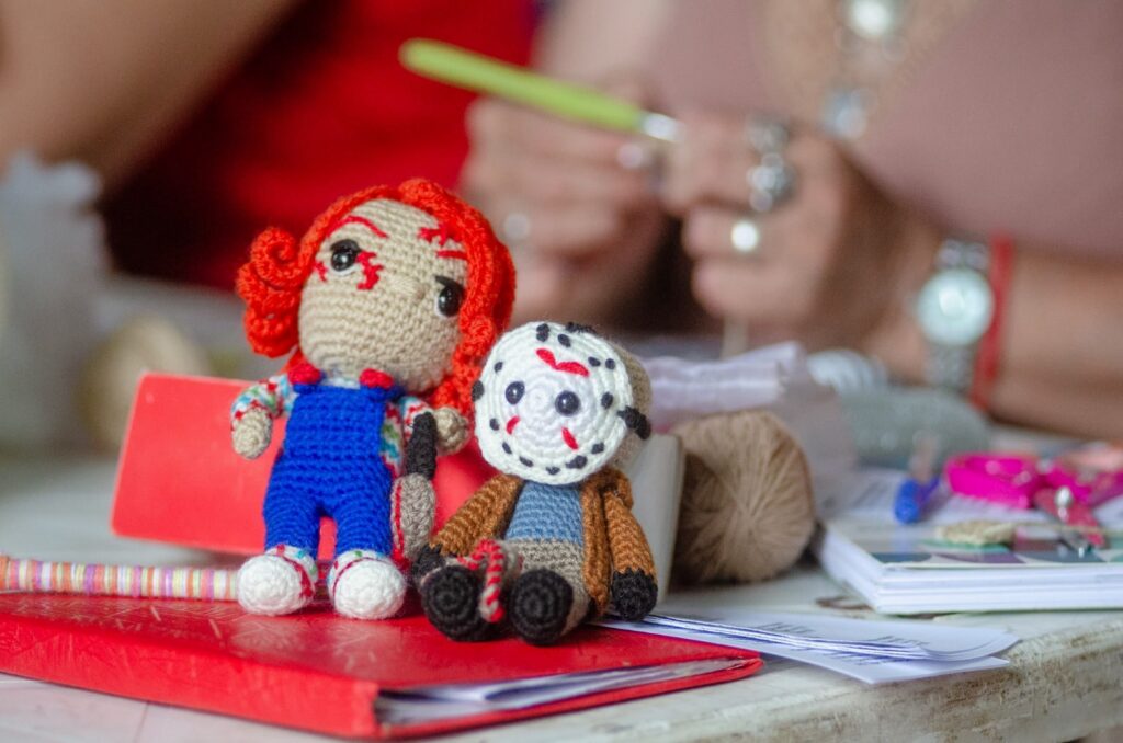 Cultural Proposals with Ceramics, Crochet, and Writing Workshops for All Ages