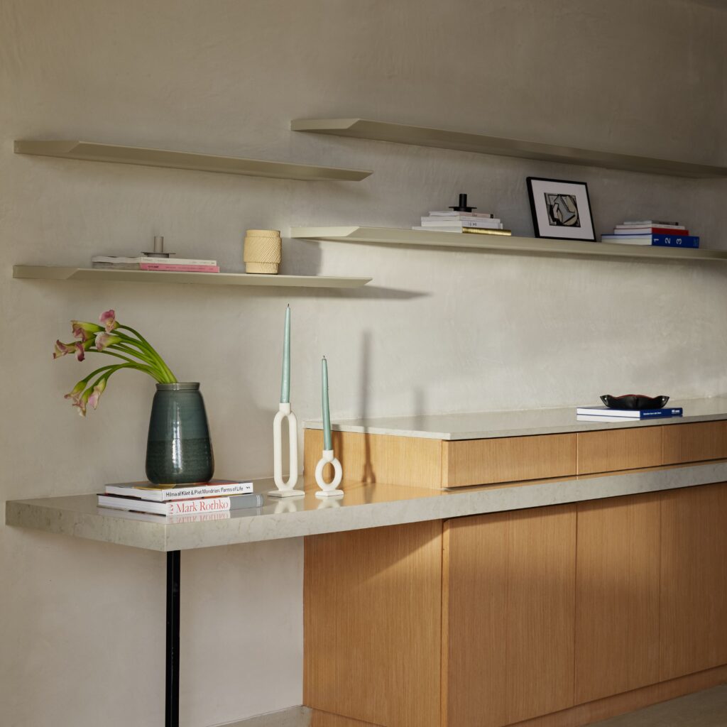 A Japandi-Style Home Modernized with Natural Materials and Warm Tones