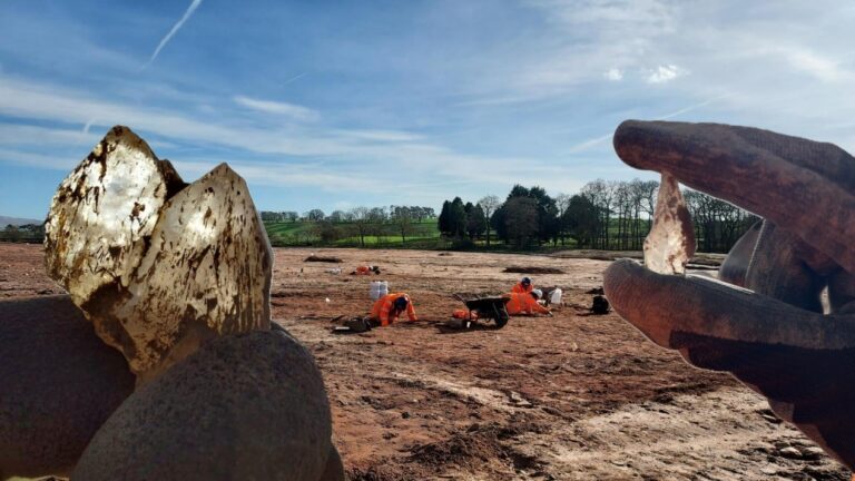 [United Kingdom England] The Sun in a Shard: Neolithic ‘Banks’ of Rock Crystal Discovered. What Was Its Purpose? What Are Archaeologists Finding?