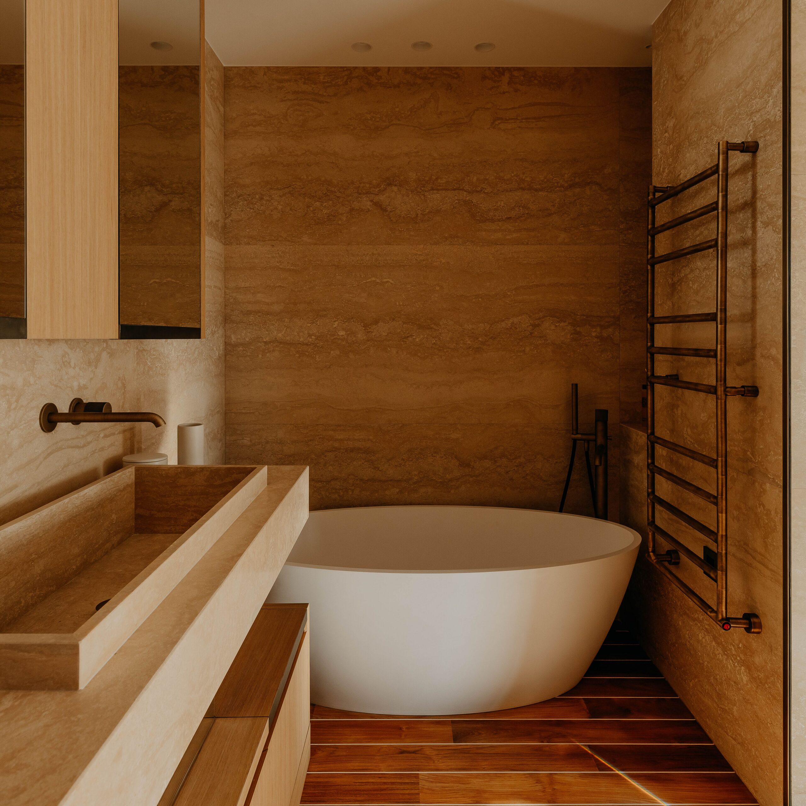 Bathroom Trends 2026: Two Extremes Prevail, Between Purity and Maximalism