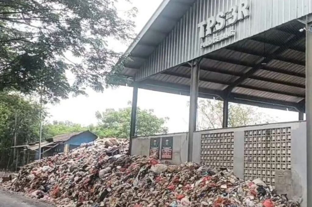 Waste Overflows at TPS 3R Pulogebang, Residents Fear Disease Outbreak