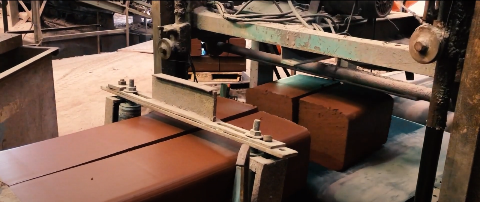 How a Single Tile is Made: A Factory Tour of Yoshimatsu Seitosho, a Kiln in Tokoname, Aichi, Preserving Traditional Methods