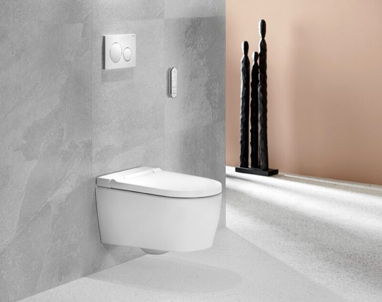 [Netherlands] Not Just Different: Toilet in Matte White